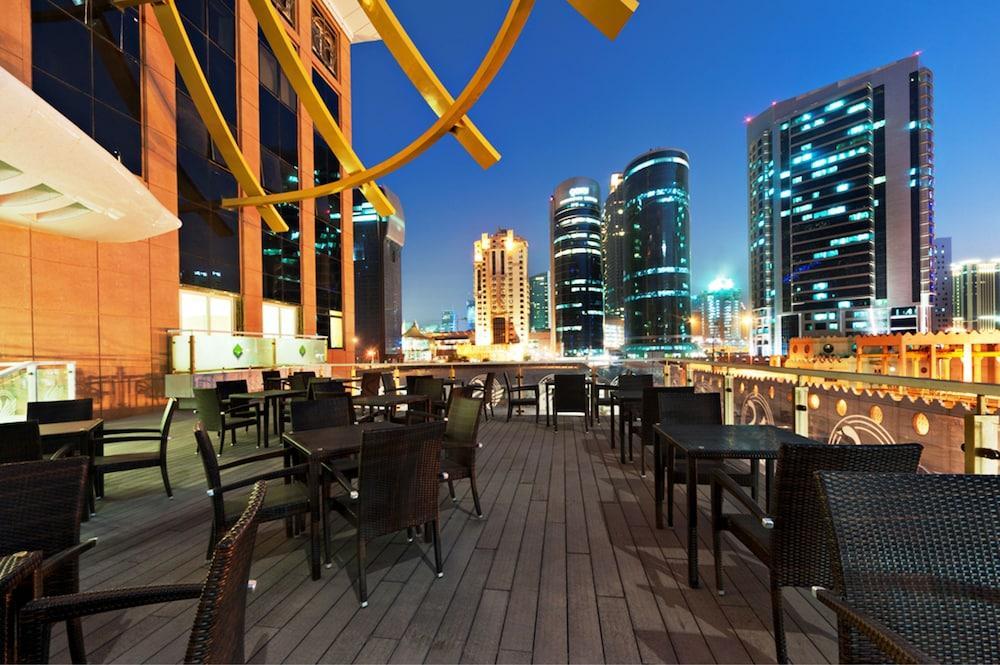 Magnum Hotel & Suites West Bay Doha Exteriör bild